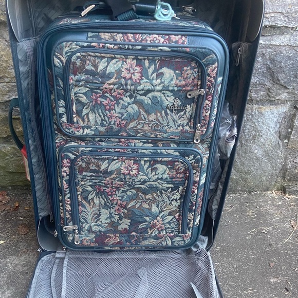 - 3 PIECE  Atlantic luggage set- excellent condition - Picture 13 of 13